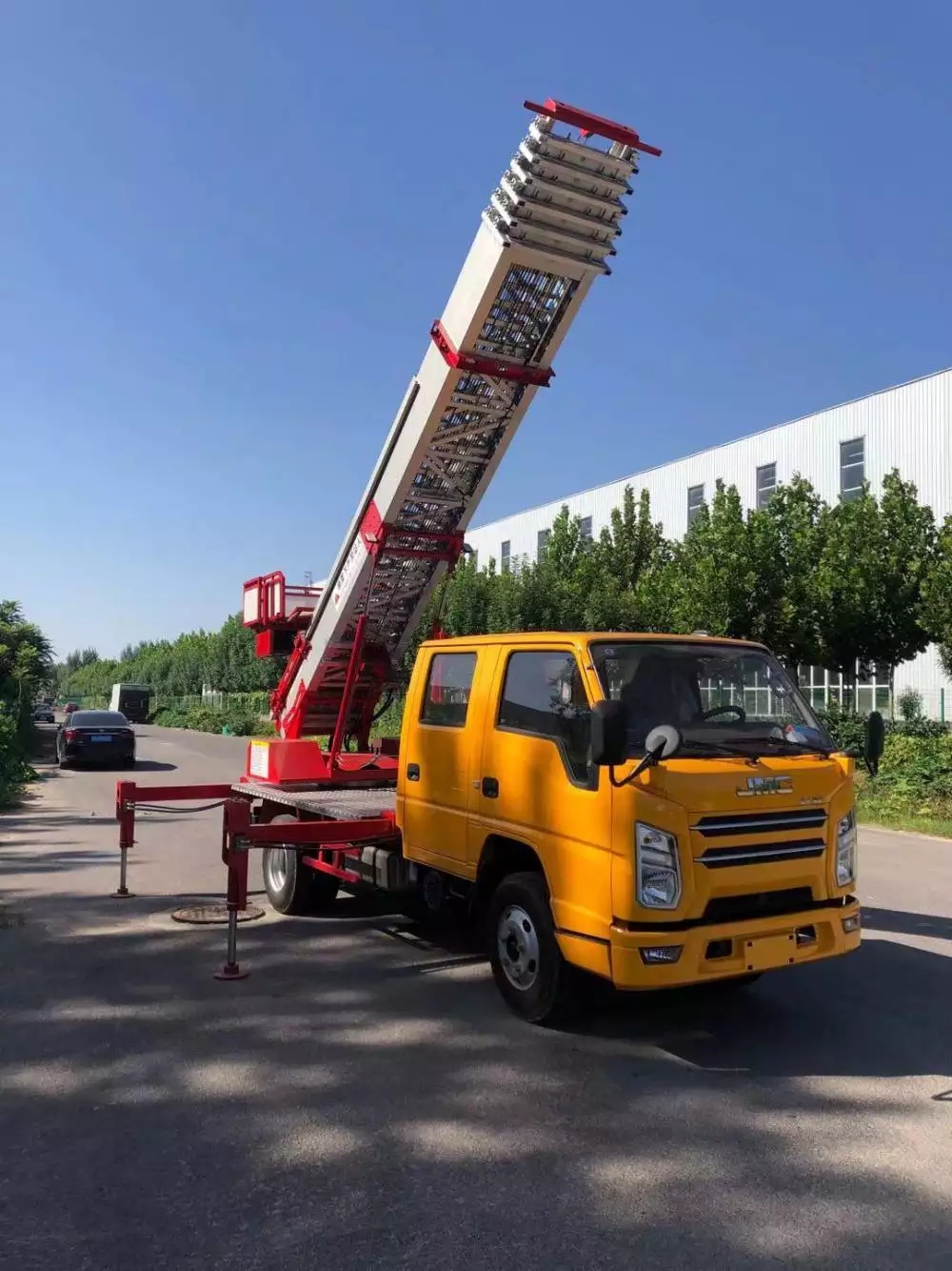 沧州运河附近的云梯车出租服务：轻松解决高空作业需求