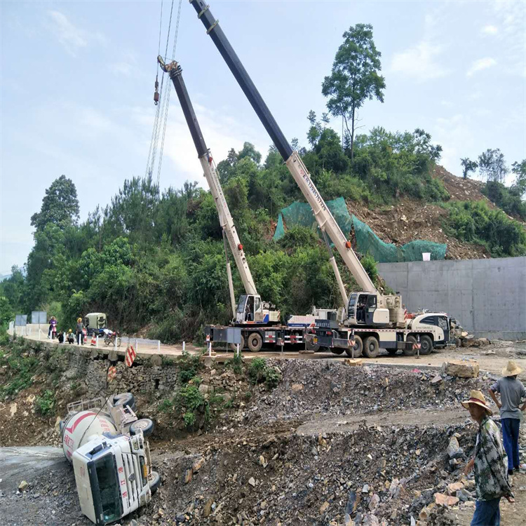 沧州运河汽车掉沟里叫吊车救援要多少钱